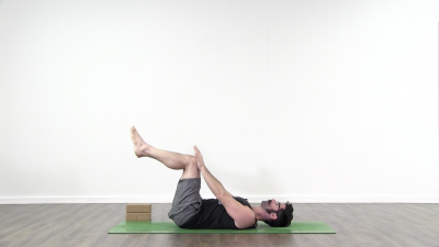 screenshot from online yoga class with Daniel Scott at Yogateket yoga studion in Uppsala sweden