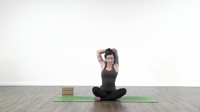 screenshot from online yoga class with yoga teacher Lauren Matters at Yogateket yoga studio in Uppsala Sweden