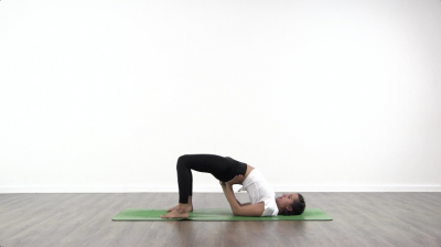 screenshot from online yoga class with Sofia Soori at Yogateket yoga studio in Uppsala sweden